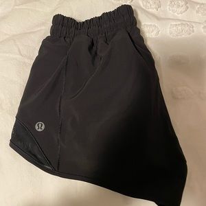 lululemon hotty hot shorts 2.5” inseam